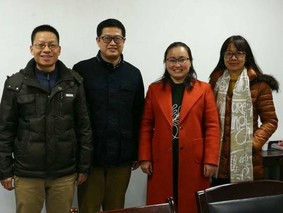 图片3-调研小组与武汉大学张延成教授合影.jpg